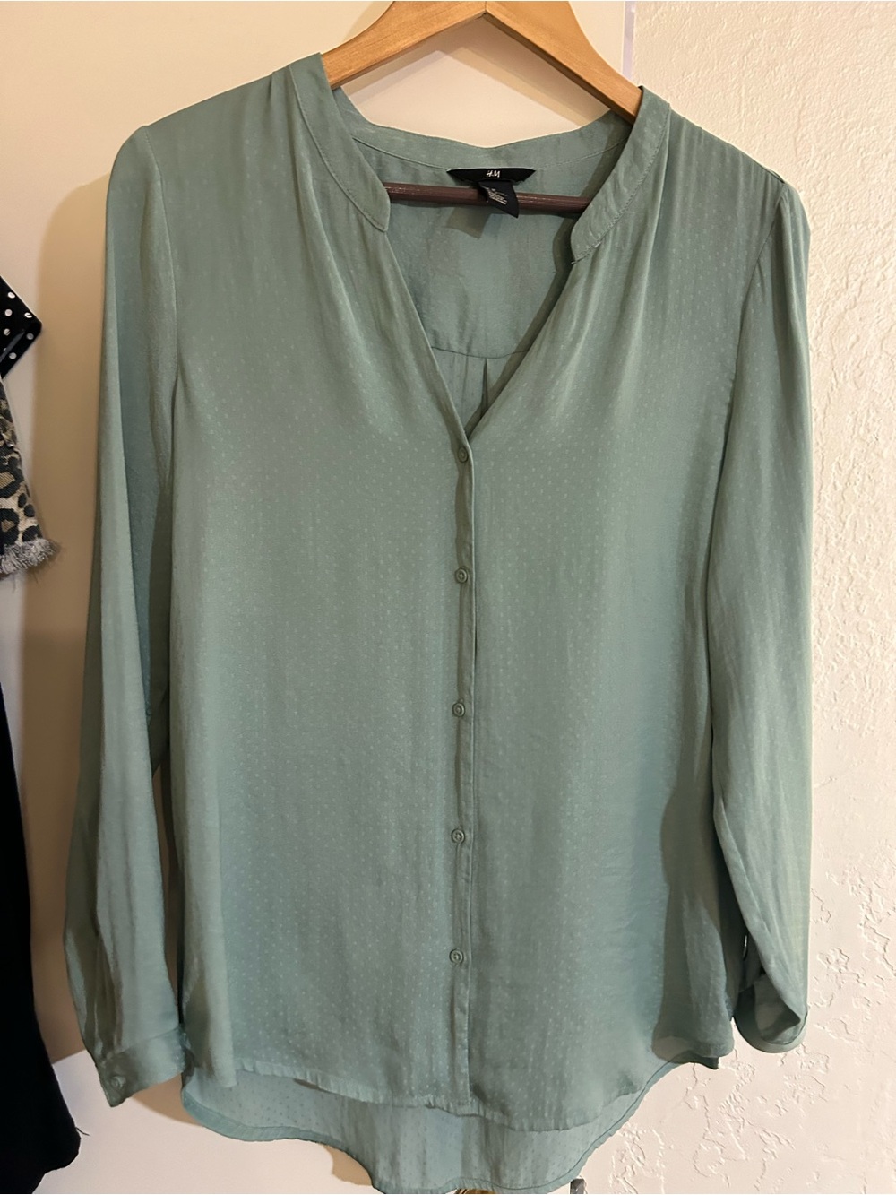 💚5 for $25💚 H&M Light Sage Green Button-Front Women’s Blouse